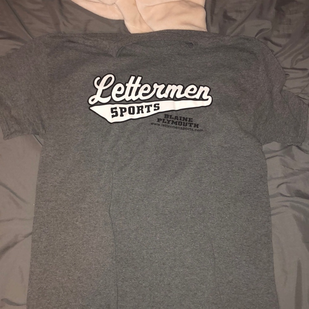 Grey t shirt